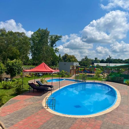 Lavic Country Resort Adjumani Екстер'єр фото