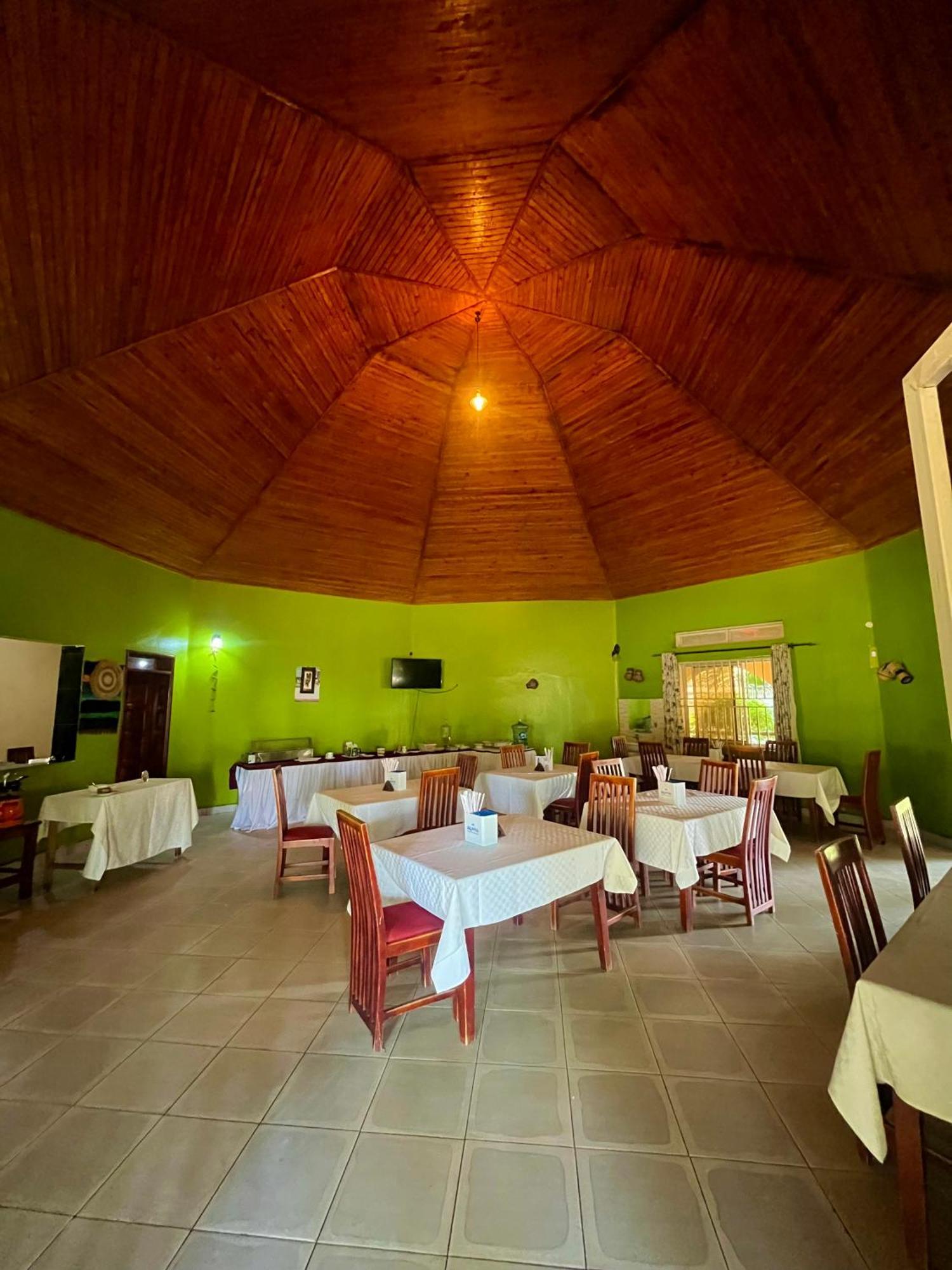 Lavic Country Resort Adjumani Екстер'єр фото