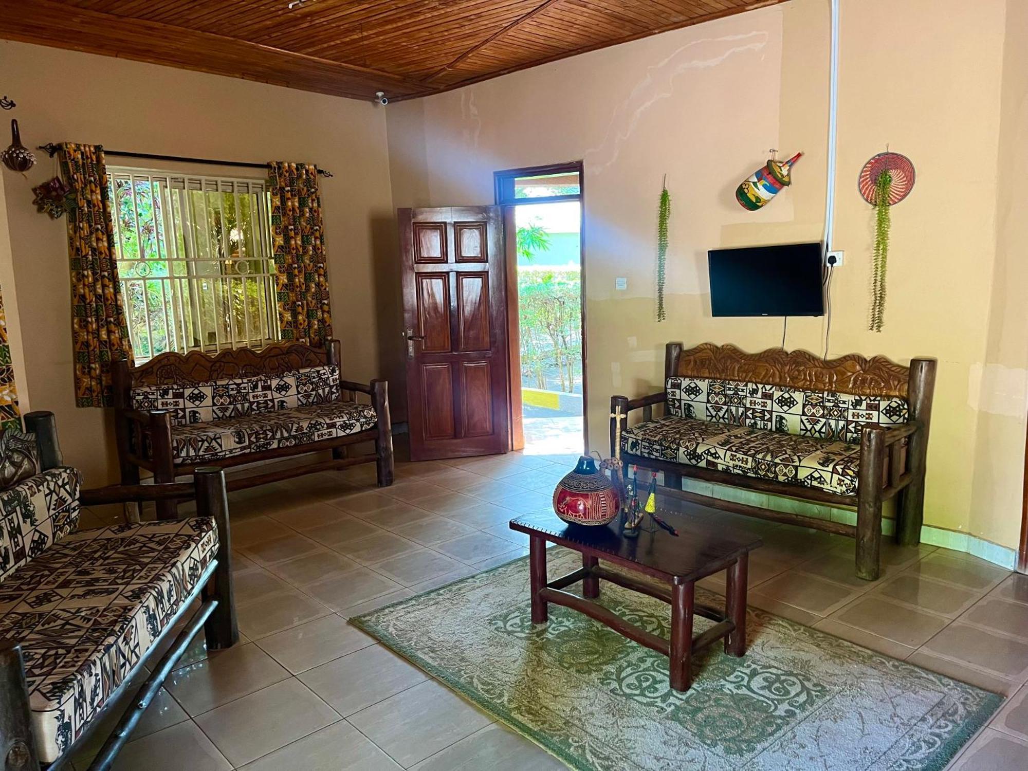 Lavic Country Resort Adjumani Екстер'єр фото