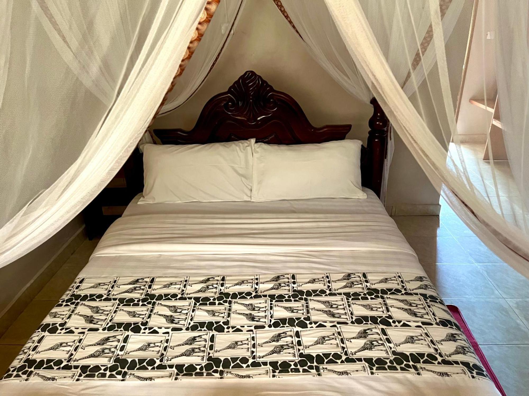 Lavic Country Resort Adjumani Екстер'єр фото