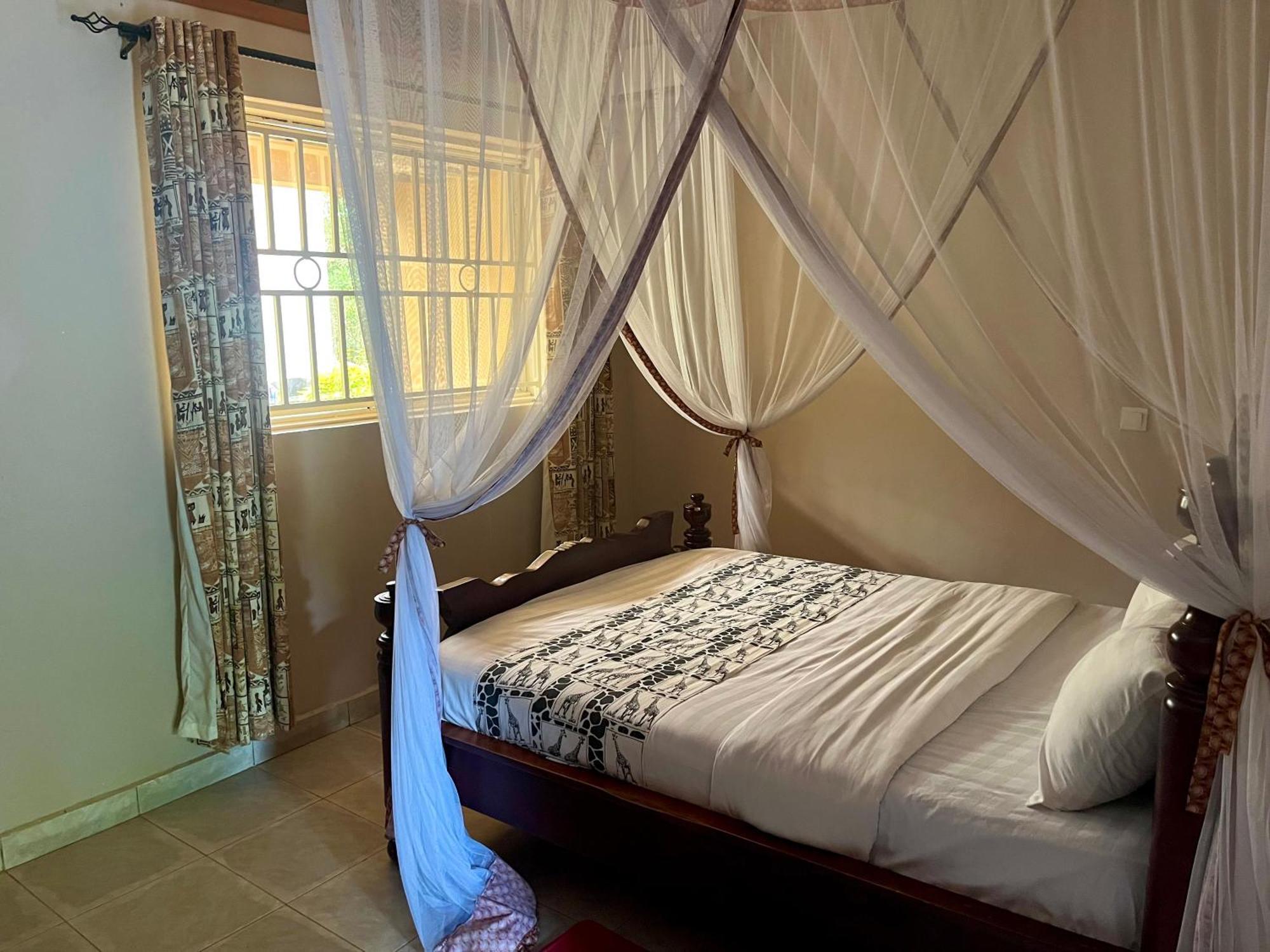 Lavic Country Resort Adjumani Екстер'єр фото