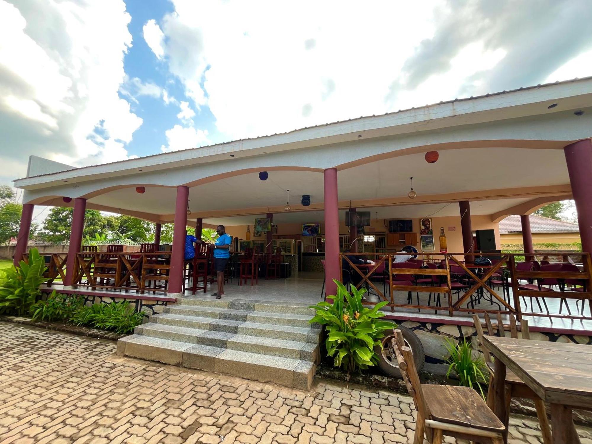 Lavic Country Resort Adjumani Екстер'єр фото