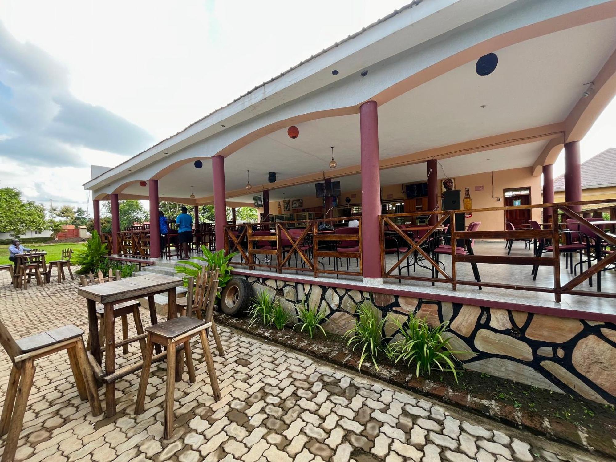 Lavic Country Resort Adjumani Екстер'єр фото