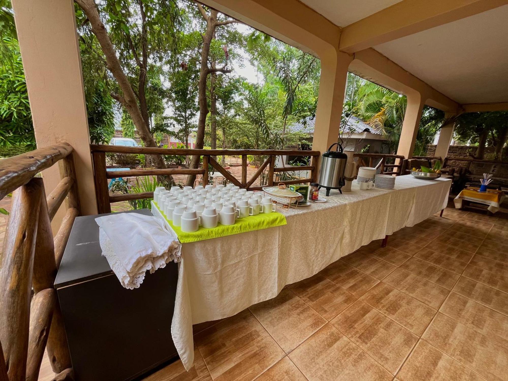 Lavic Country Resort Adjumani Екстер'єр фото