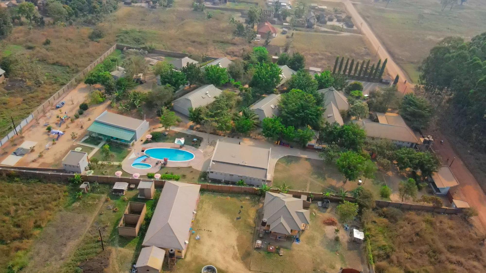 Lavic Country Resort Adjumani Екстер'єр фото