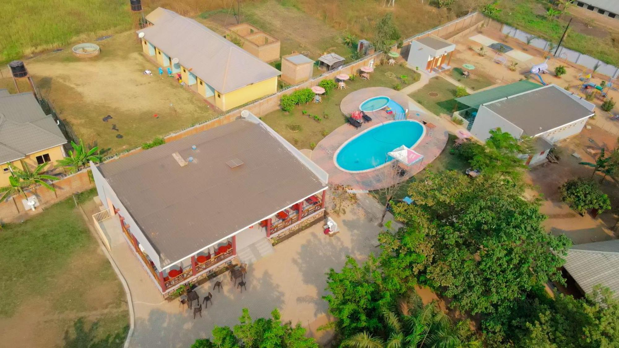 Lavic Country Resort Adjumani Екстер'єр фото